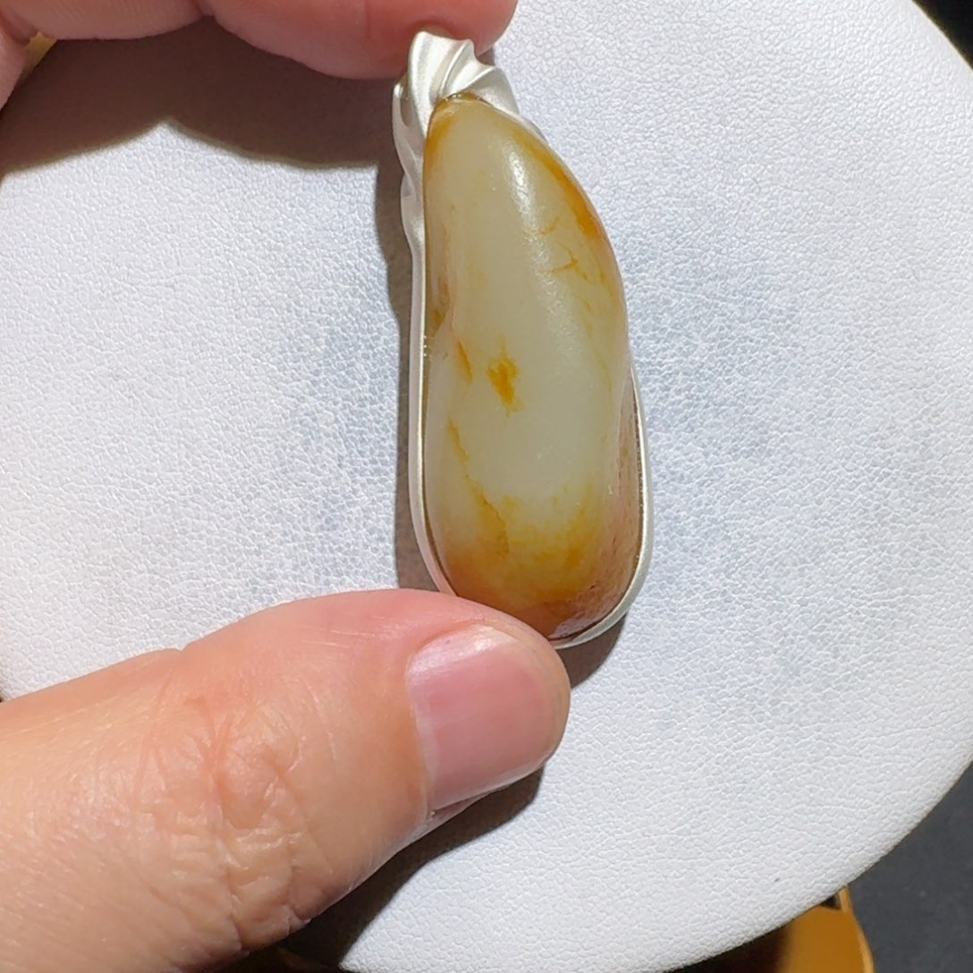 平***云和田玉未镶嵌颈饰