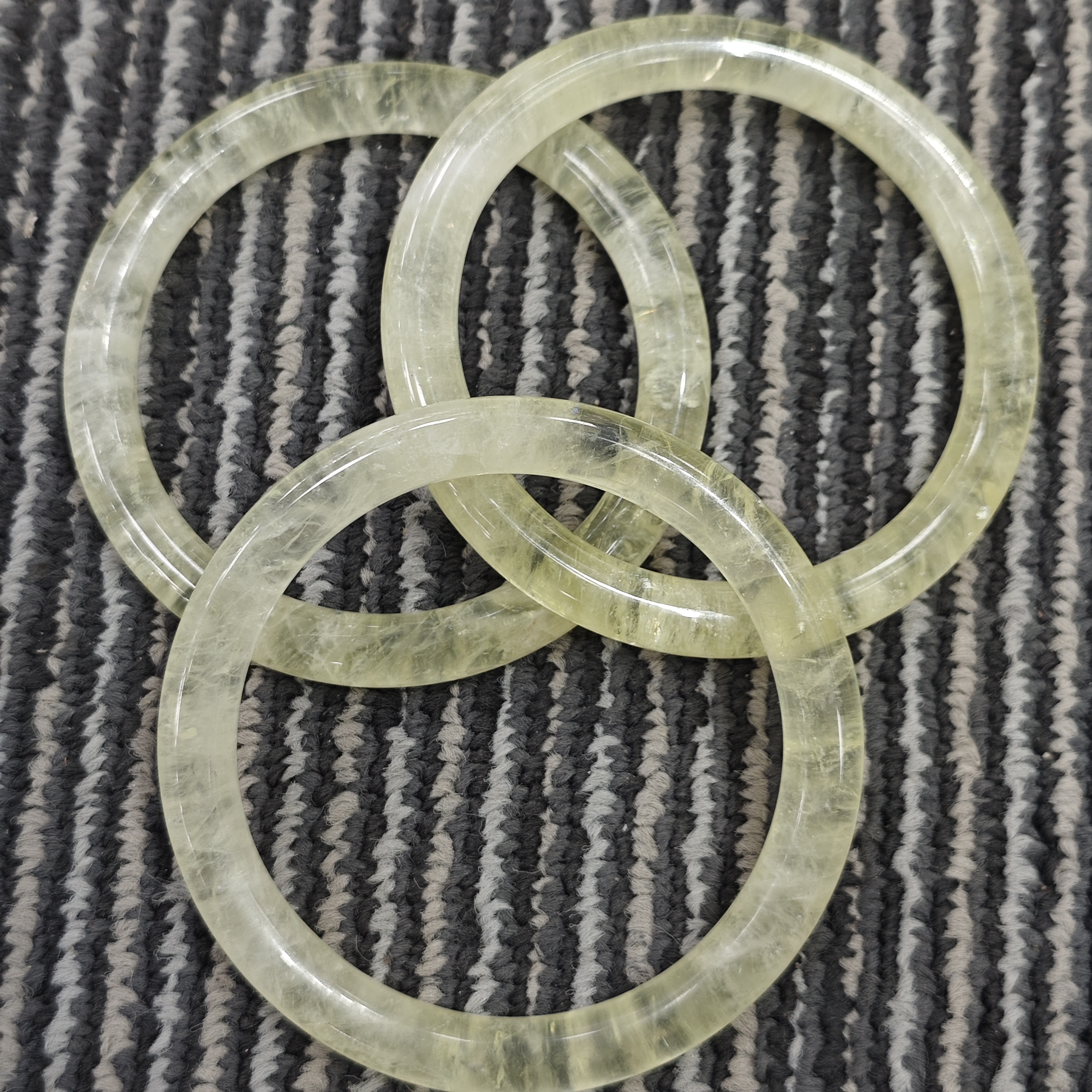 天然水晶手镯黄水晶圆镯 多样性发一件   注：所有手镯拍大不拍小