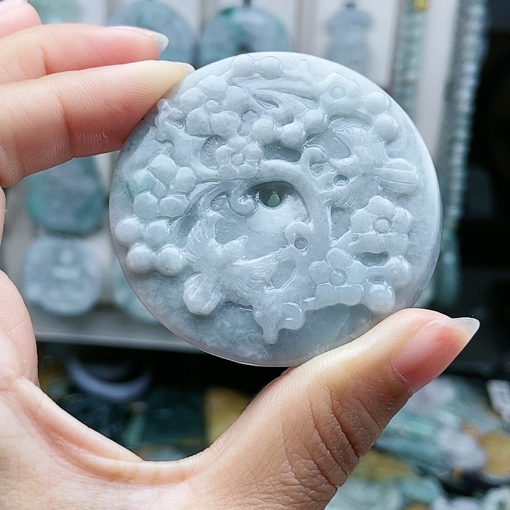 颈饰足铂镶嵌翡翠翡翠