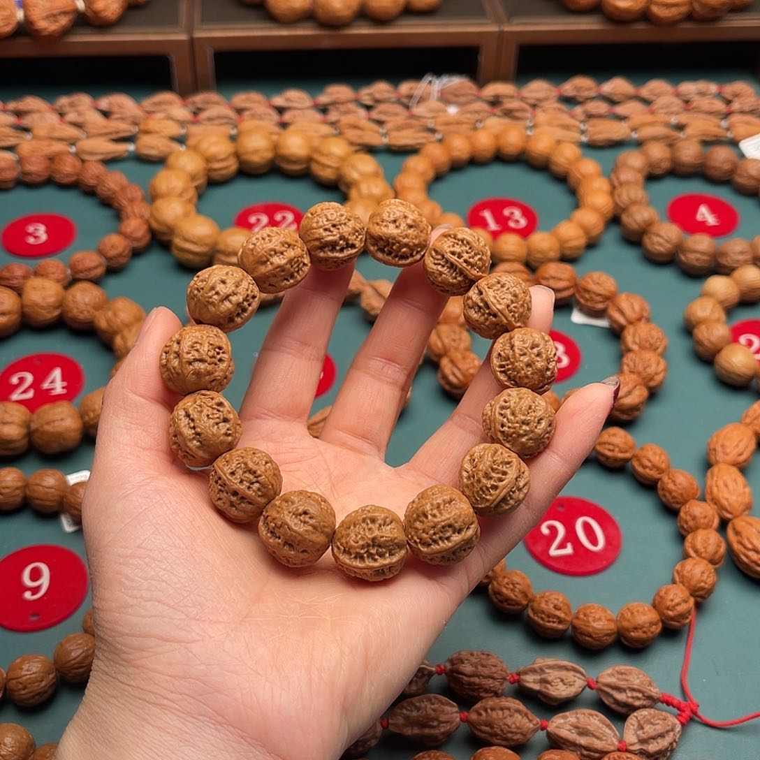 文玩核桃手串18尺寸珊瑚纹