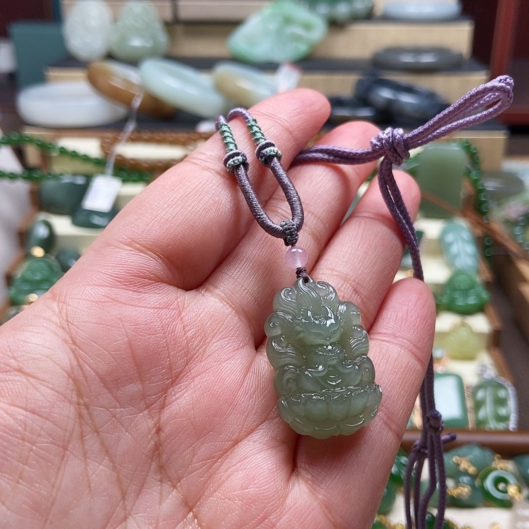 吊坠(赠链)未镶嵌和田玉