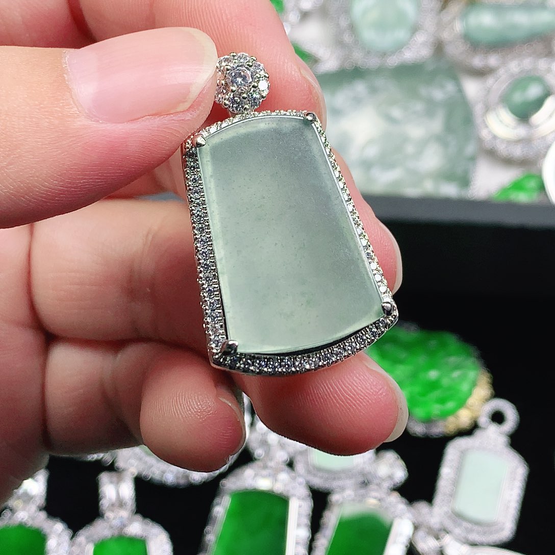 翡翠未镶嵌吊坠(不含链)