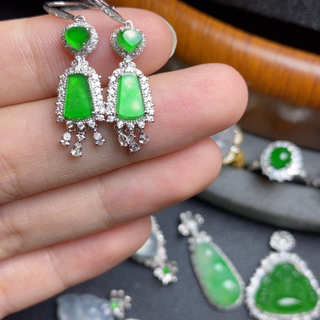 翡翠18K金镶嵌耳饰18Ｋ金无事牌耳钩