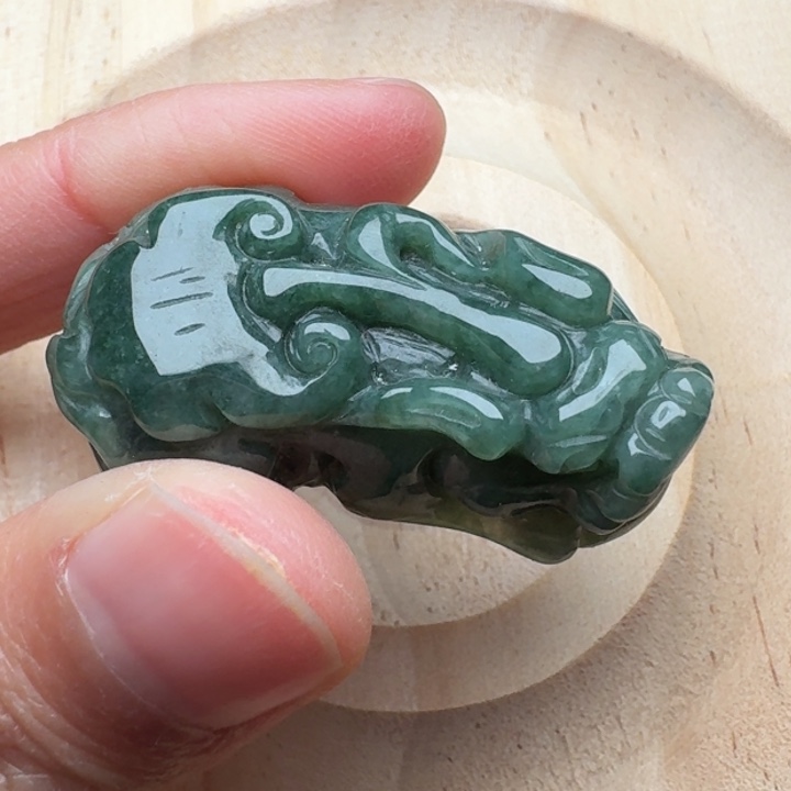 翡翠未镶嵌颈饰貔貅