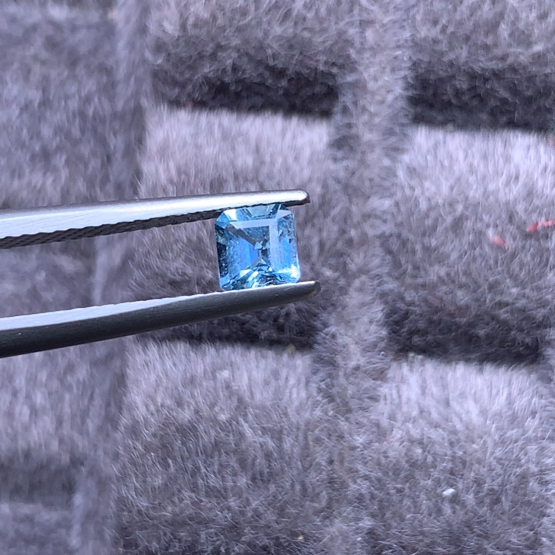 海蓝宝石裸石0.34克拉超级圣玛利亚