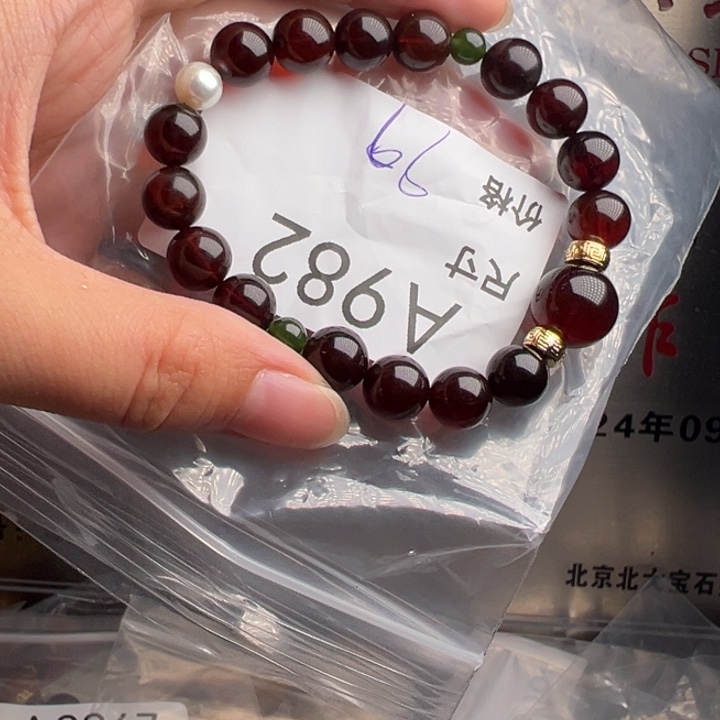 未镶嵌琥珀珠宝奇石