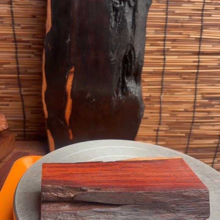 泰***语大叶紫檀（黑酸枝木类）