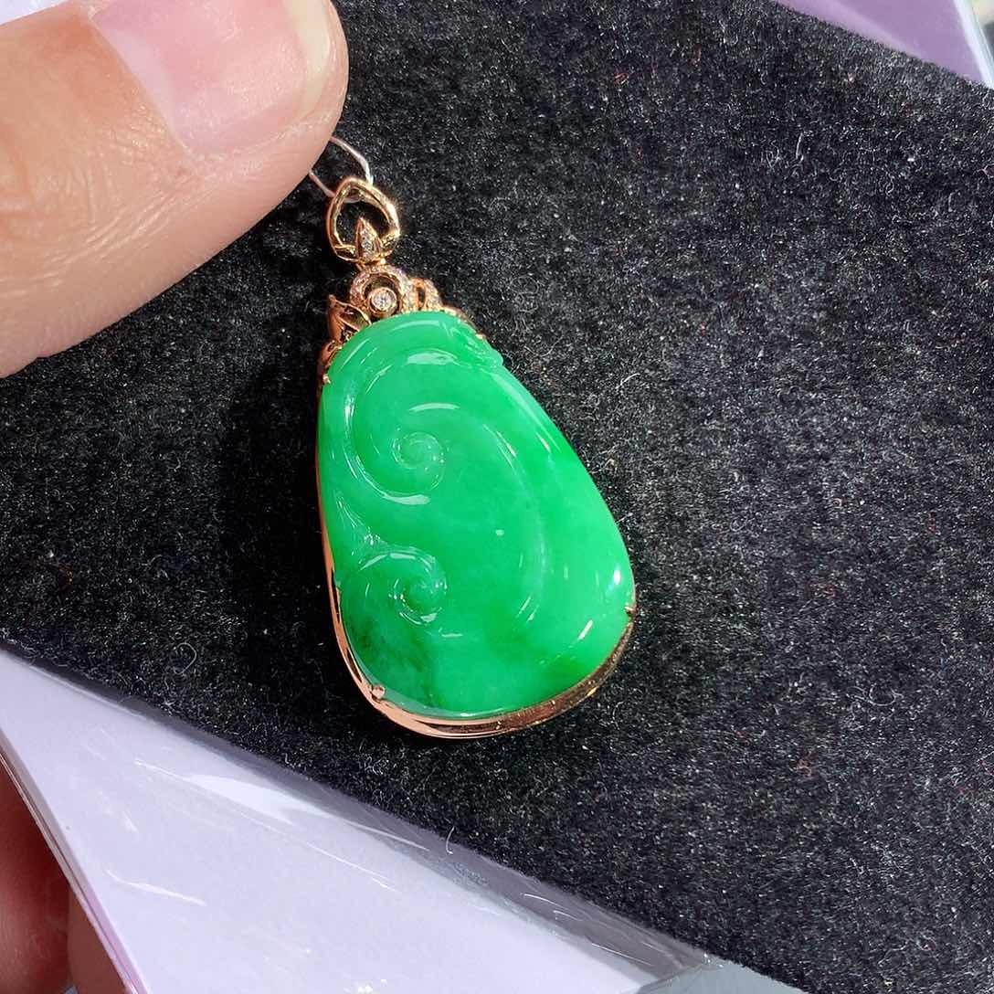 翡翠吊坠(赠链)18K金镶嵌