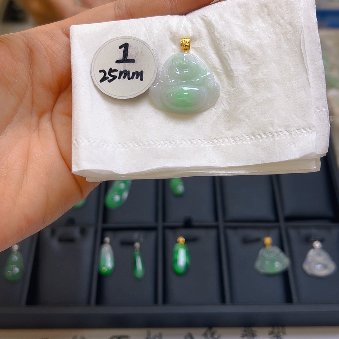 翡翠颈饰18K金镶嵌翡翠