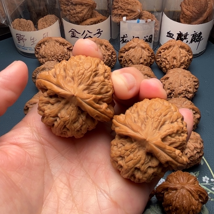 文玩核桃吊坠42全品红锦鲤练手对