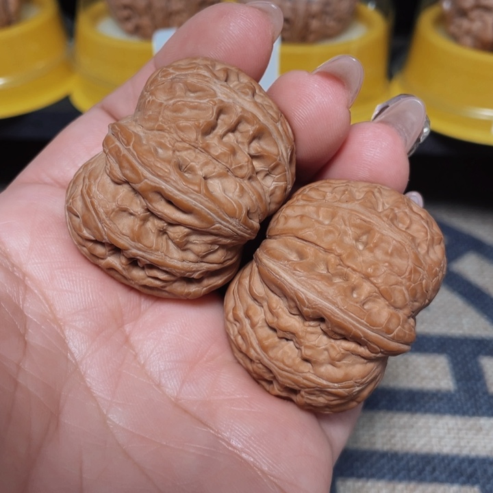 文玩核桃把件逆****言元宝42