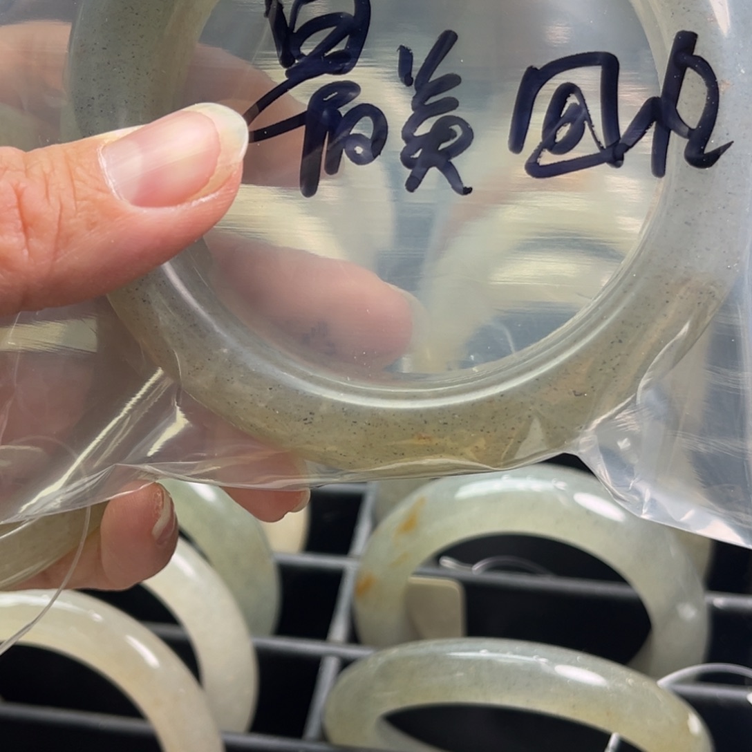 最***忆石英质玉未镶嵌手镯