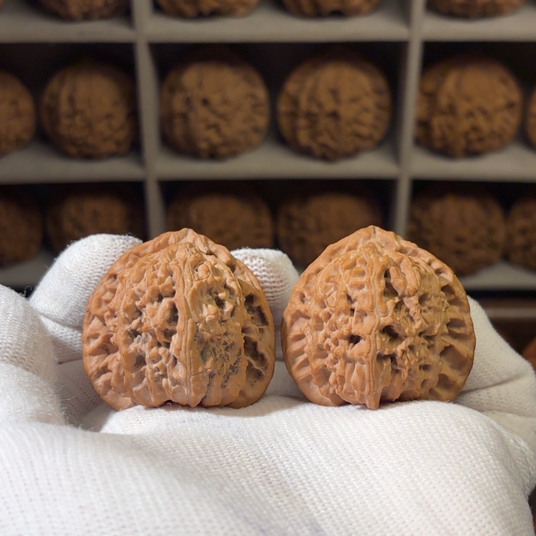 文玩核桃把件S级40+尺全品三角白