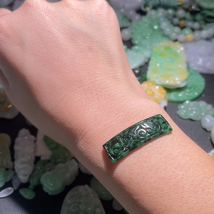 颈饰未镶嵌翡翠天