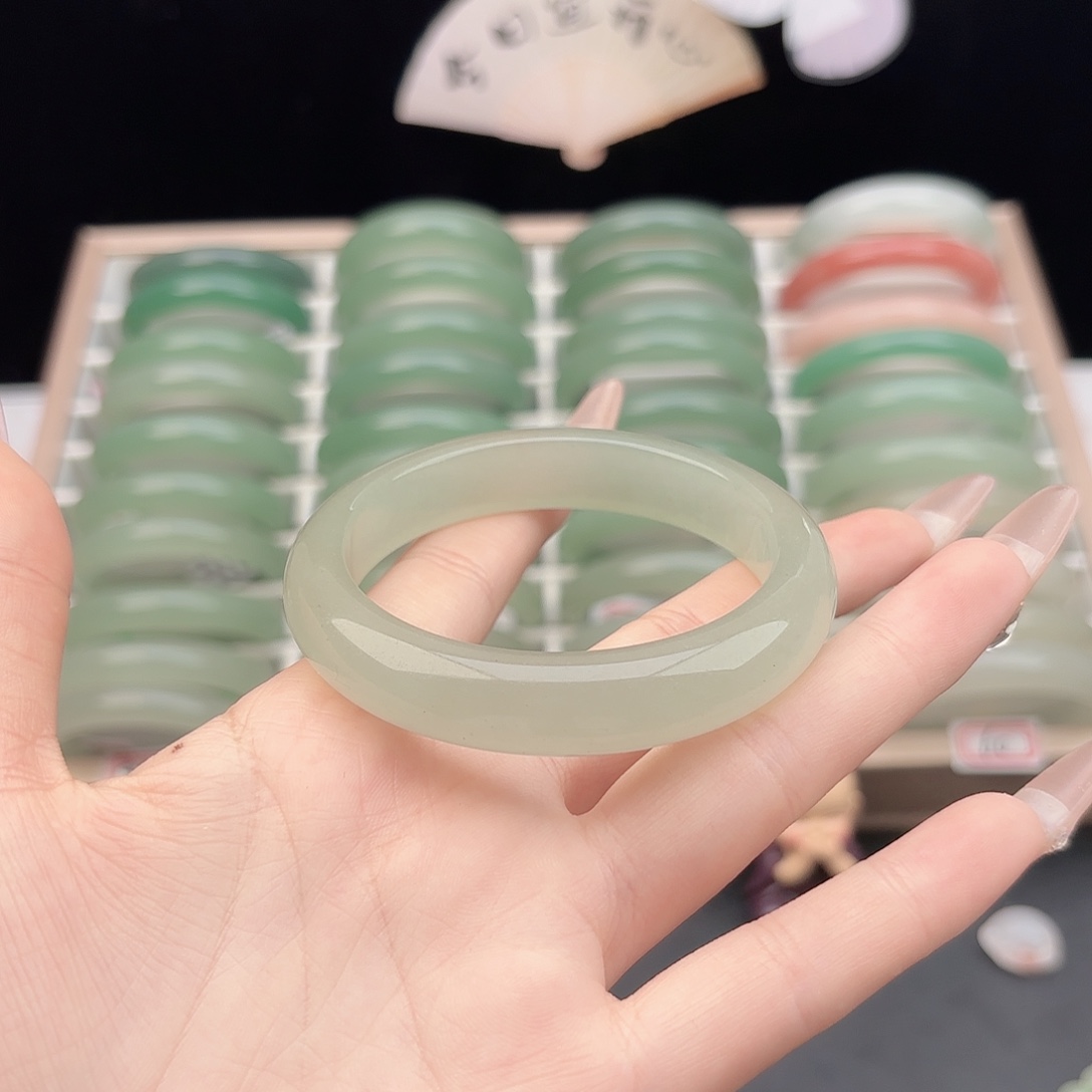 石英质玉未镶嵌手镯56