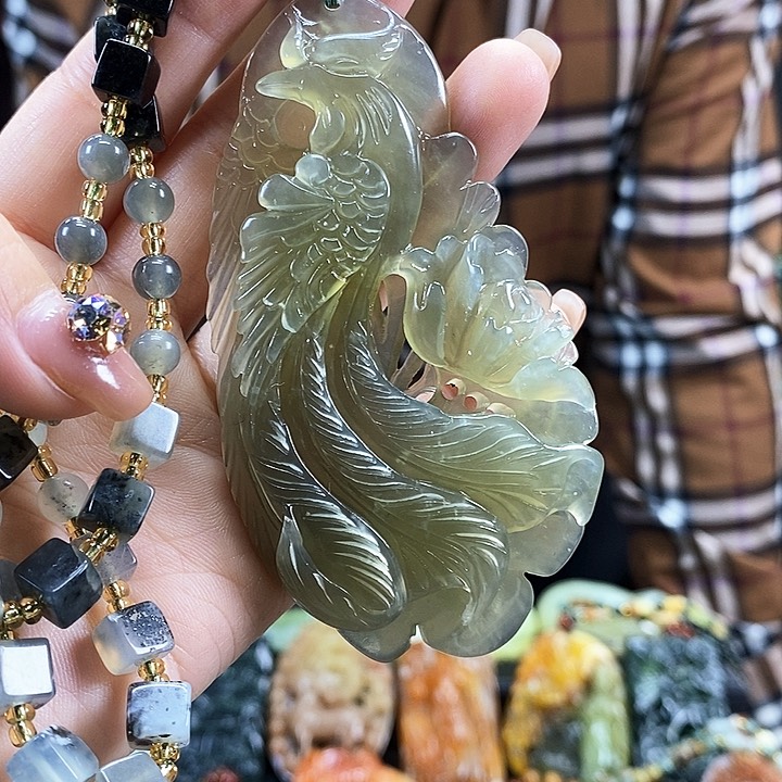 蛇纹石玉吊坠未镶嵌