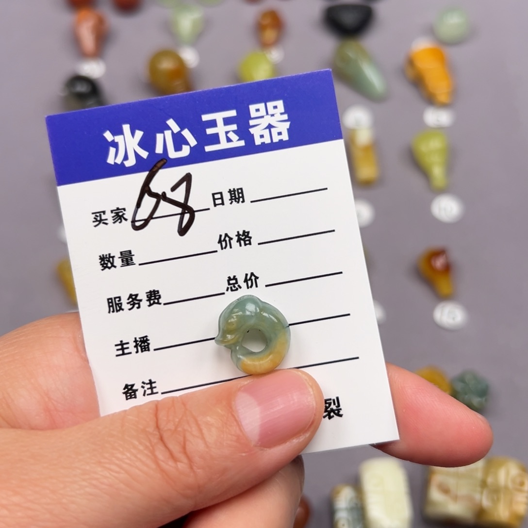 蛇纹石玉未镶嵌颈饰小**爸