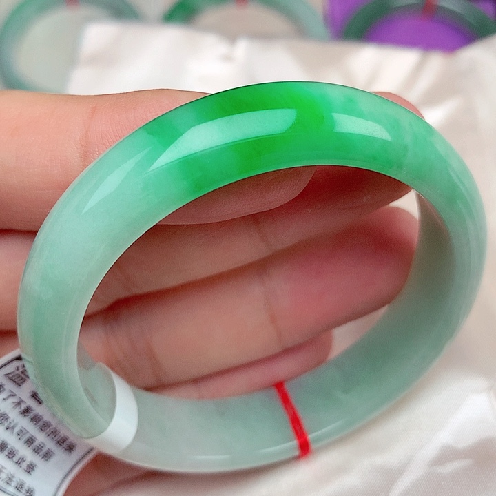 翡翠手镯未镶嵌51.6圈口