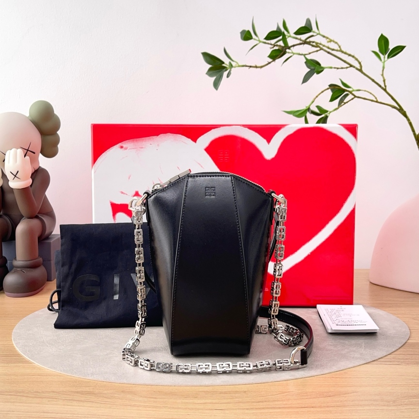 95新 Givenchy/纪梵希 Antigona Lock/单肩包/7306