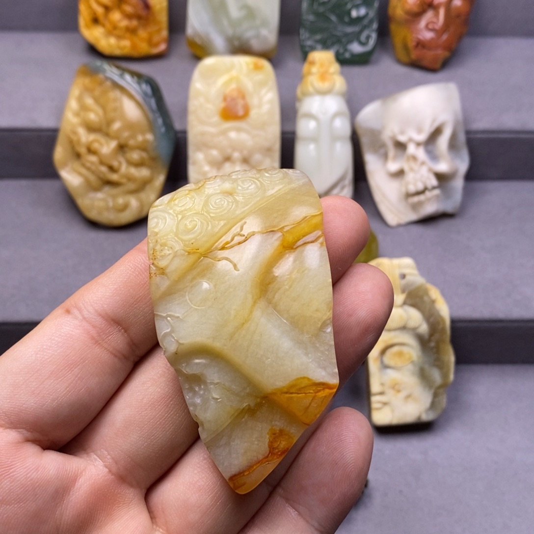 岫玉未镶嵌颈饰挂件
