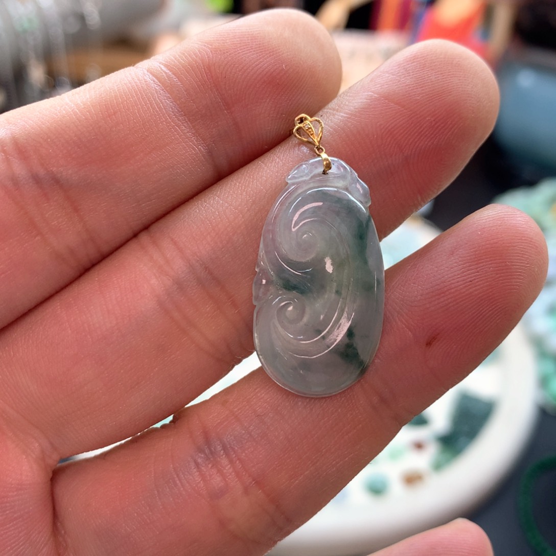 颈饰18K金镶嵌翡翠