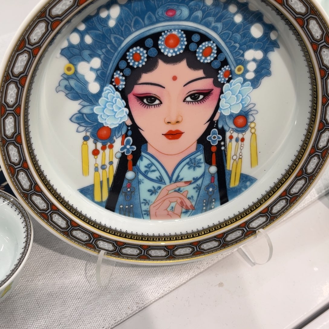 *****牡丹美人图壶承胡