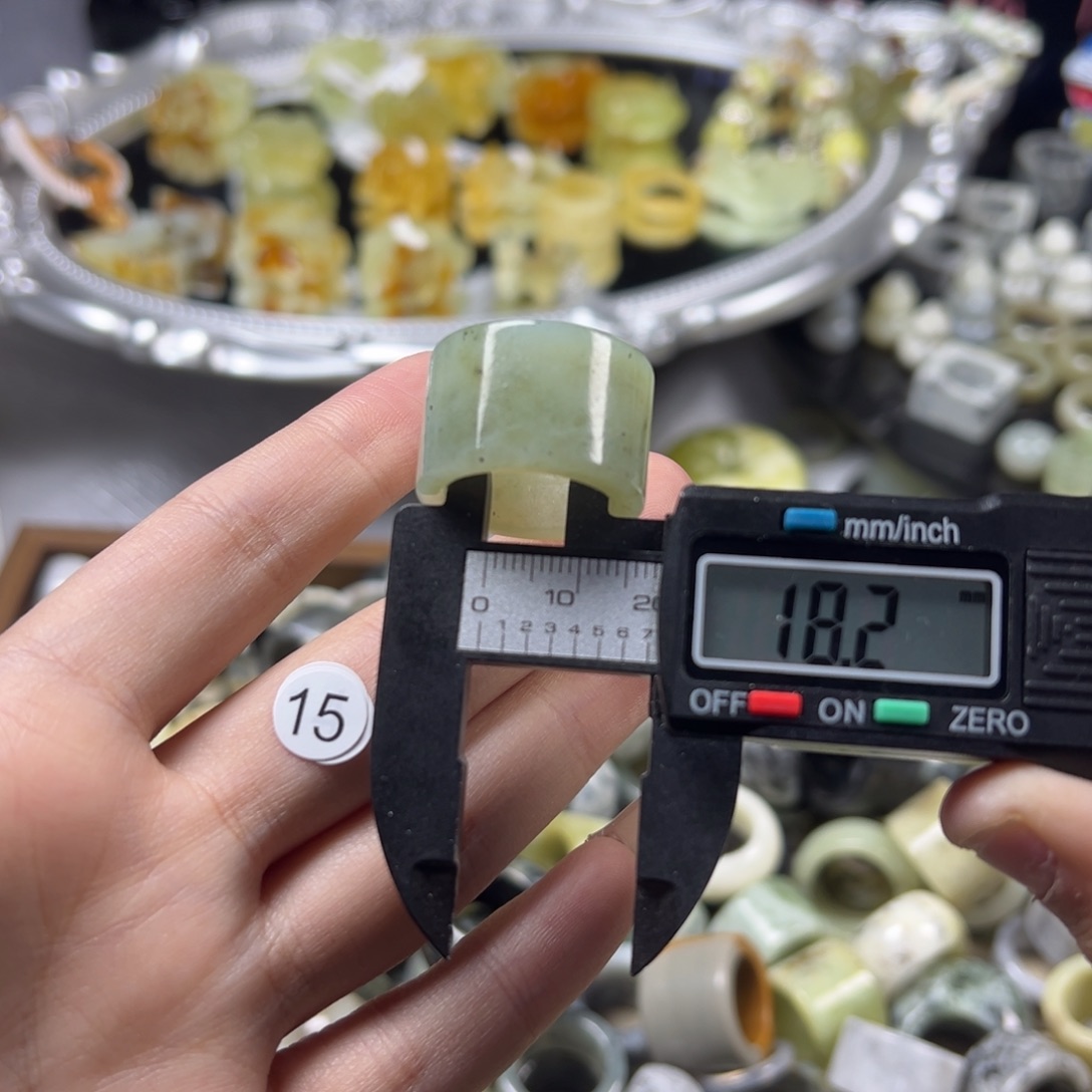 蛇纹石玉未镶嵌戒指