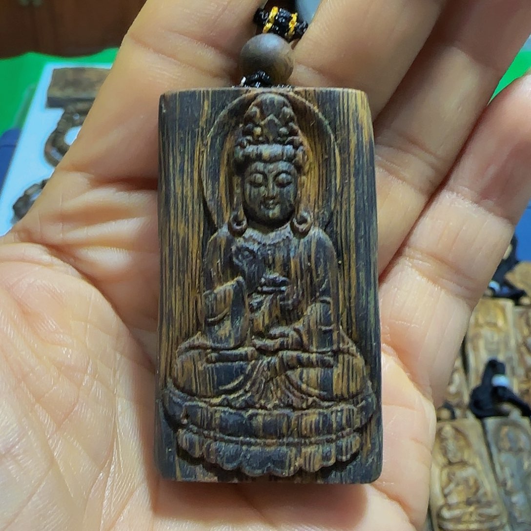 吊坠沉香海南白奇乌身老料雕刻观音带绳9.7克