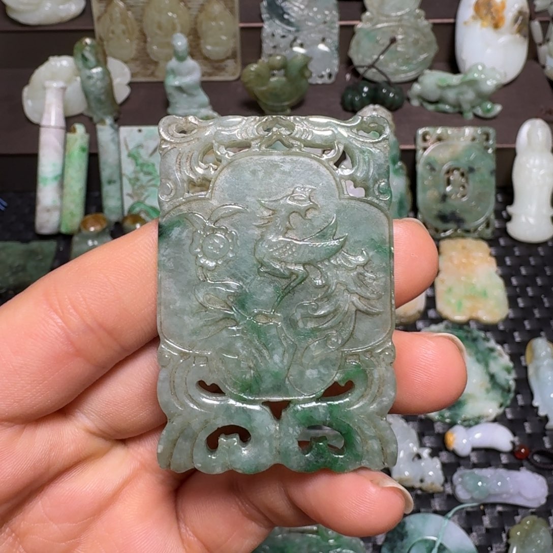 翡翠颈饰未镶嵌翡翠颈饰未镶嵌..