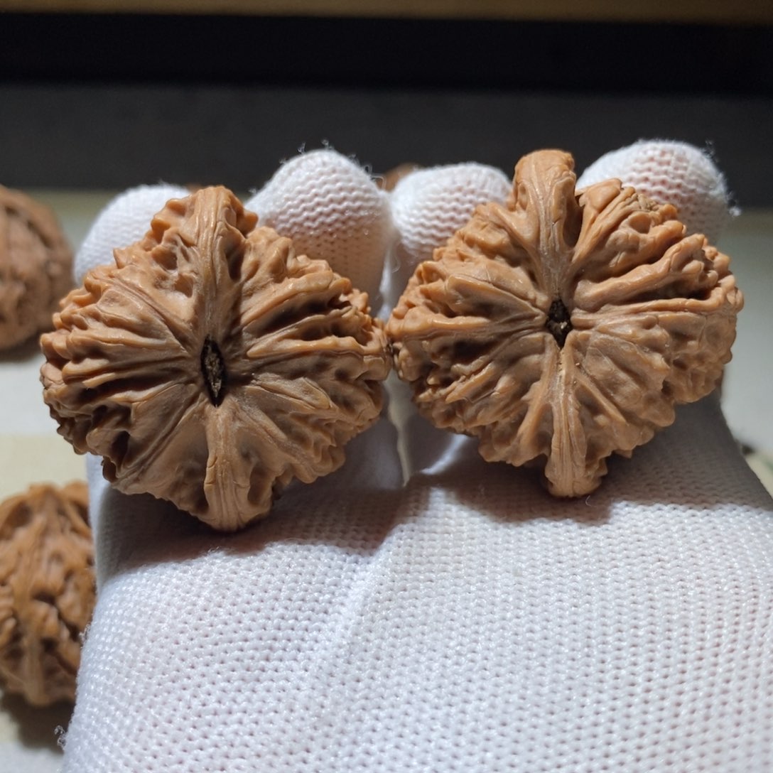 文玩核桃把件糖****6南疆石40