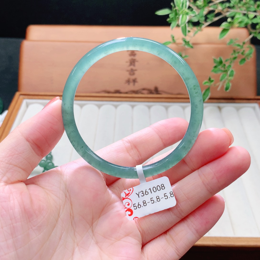 未镶嵌手镯（圆镯）翡翠