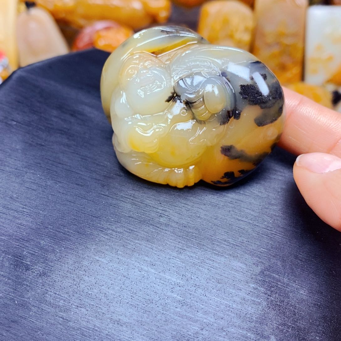 石英质玉（黄龙玉）颈饰未镶嵌