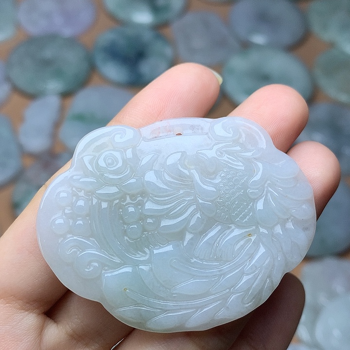 翡翠未镶嵌颈饰如意锁