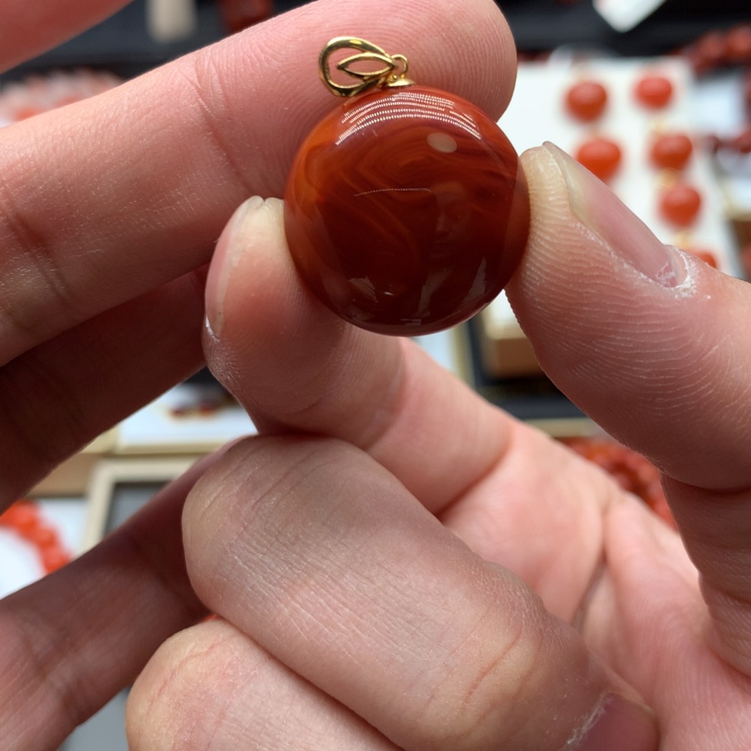 南红玛瑙吊坠18K金镶嵌