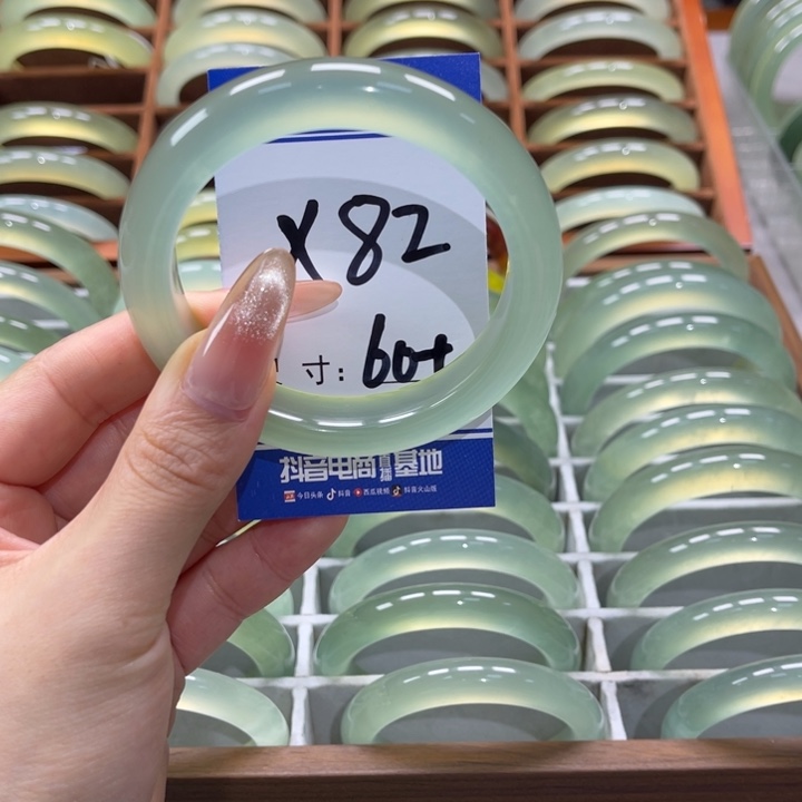 岫玉手镯未镶嵌猫****)