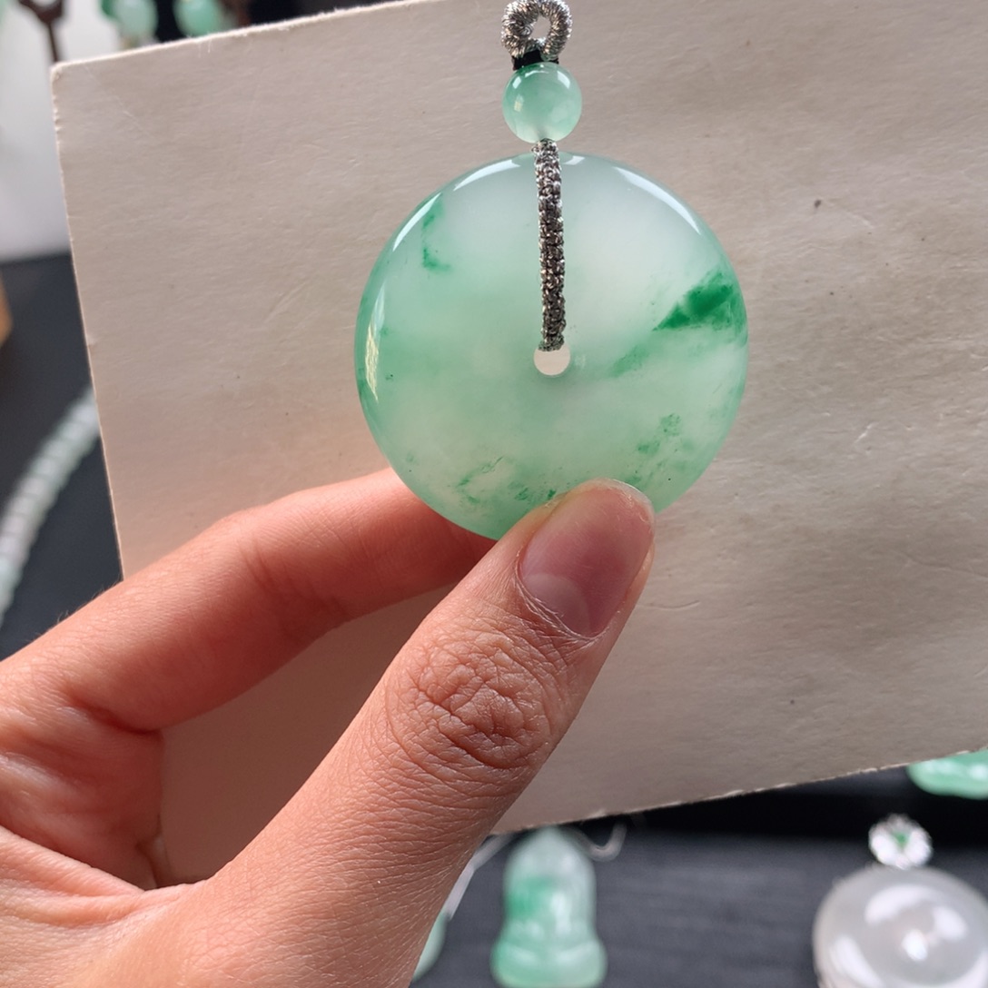 石英质玉未镶嵌颈饰