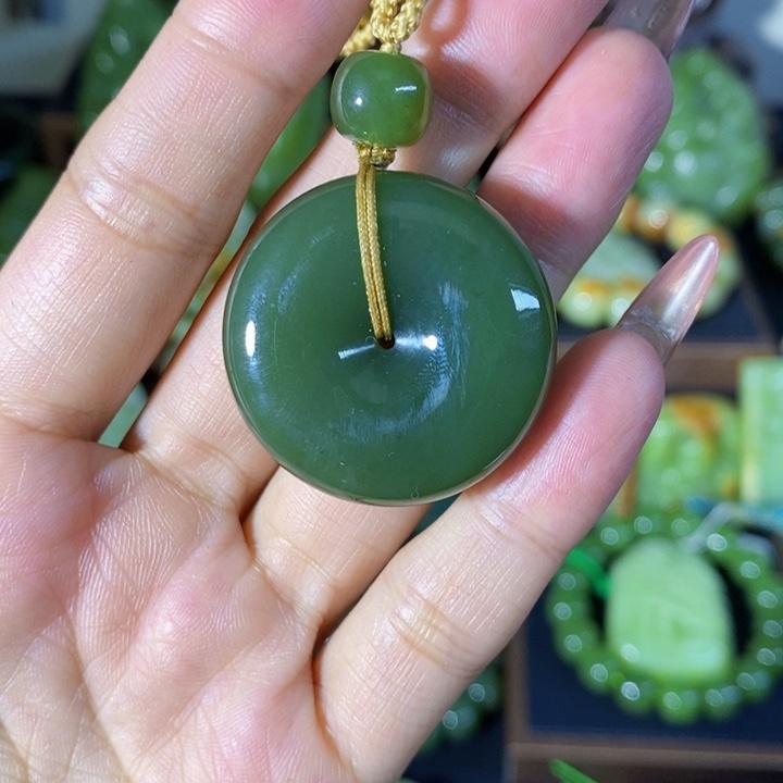 吊坠(赠链)未镶嵌和田玉