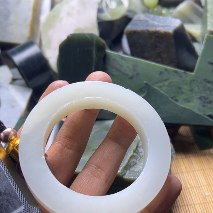丫***呀和田玉（糖玉）未镶嵌挂件