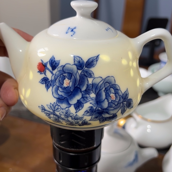 手绘正价红叶茶壶