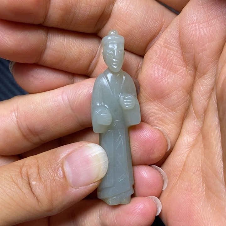 和田玉未镶嵌颈饰潜*艇