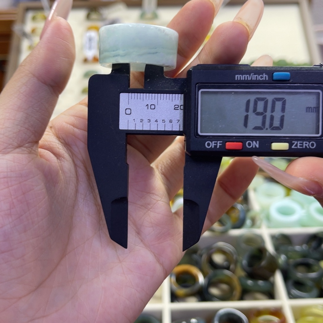 蛇纹石玉未镶嵌手镯67