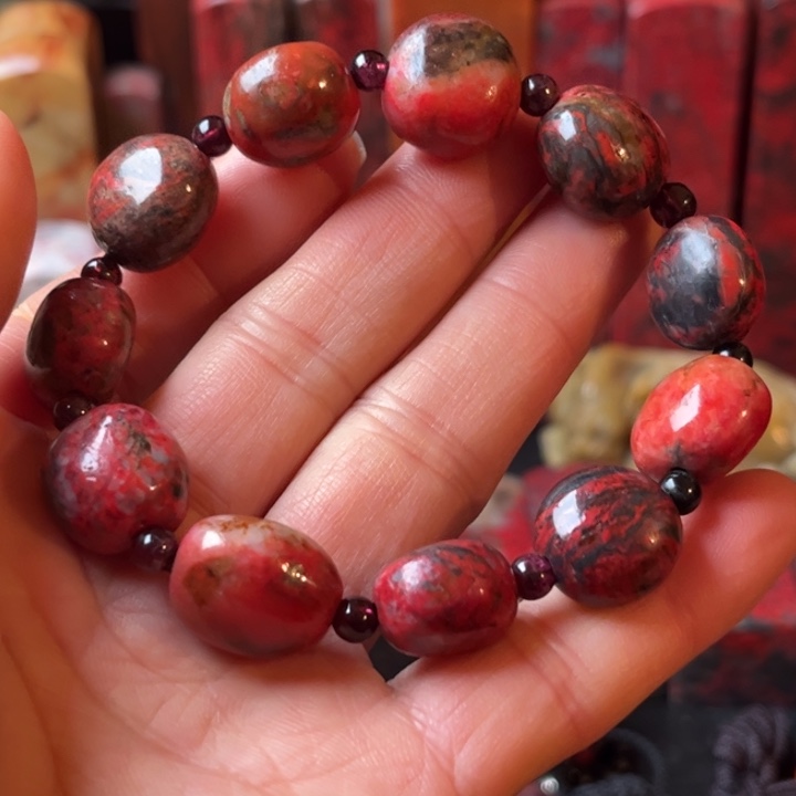 涵***弟鸡血石鸡血石手串鸡血
