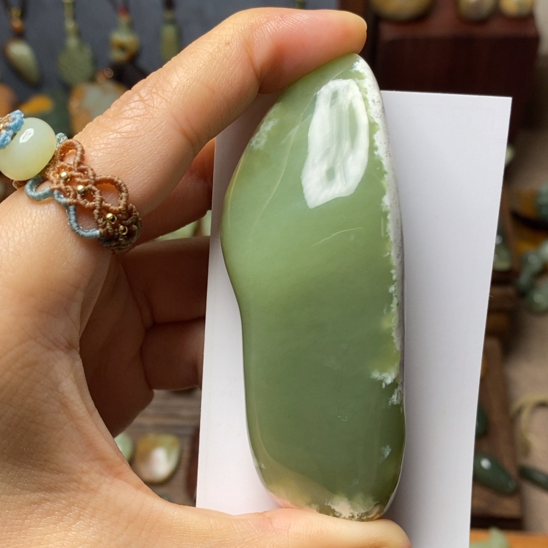 蚂***飞岫岩老玉（透闪石质玉）未镶嵌颈饰
