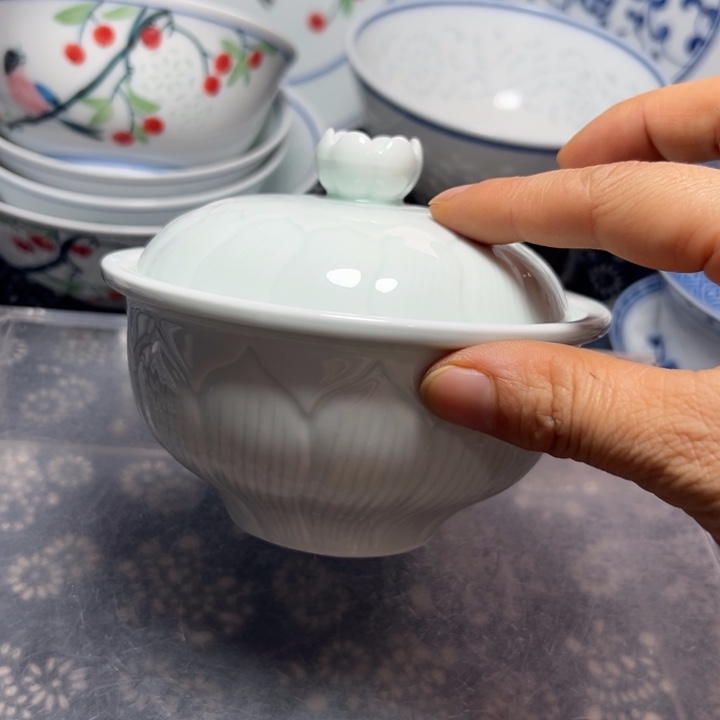 影青釉雕刻荷花小炖盅