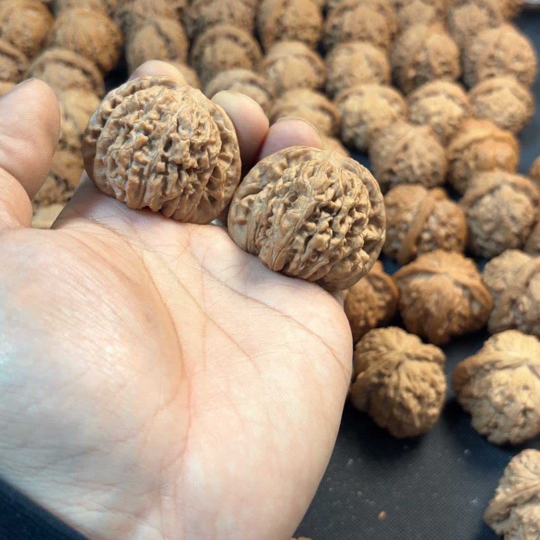 文玩核桃手串?*?四座楼