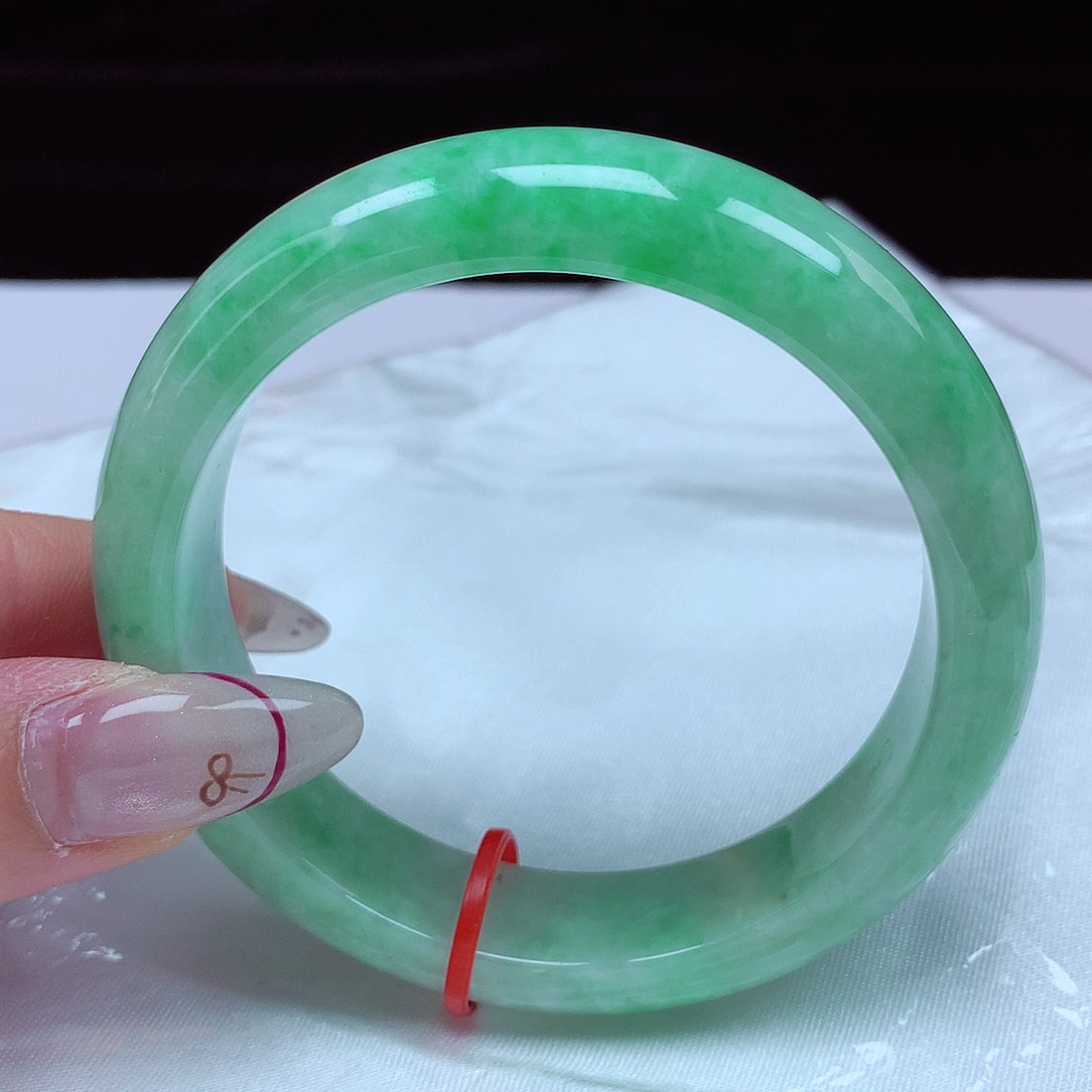 翡翠手镯未镶嵌56圈