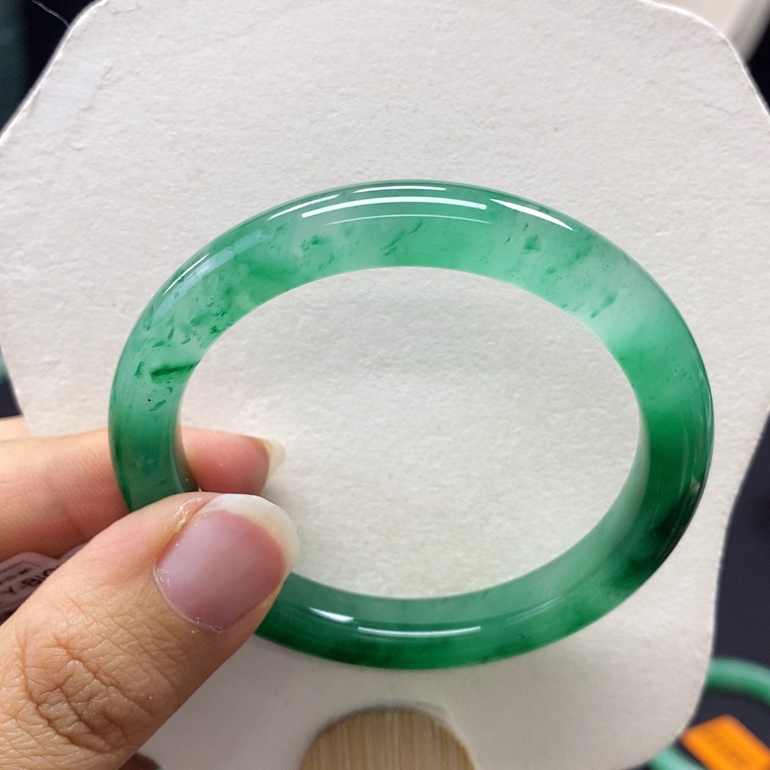 石英质玉手镯未镶嵌最***们