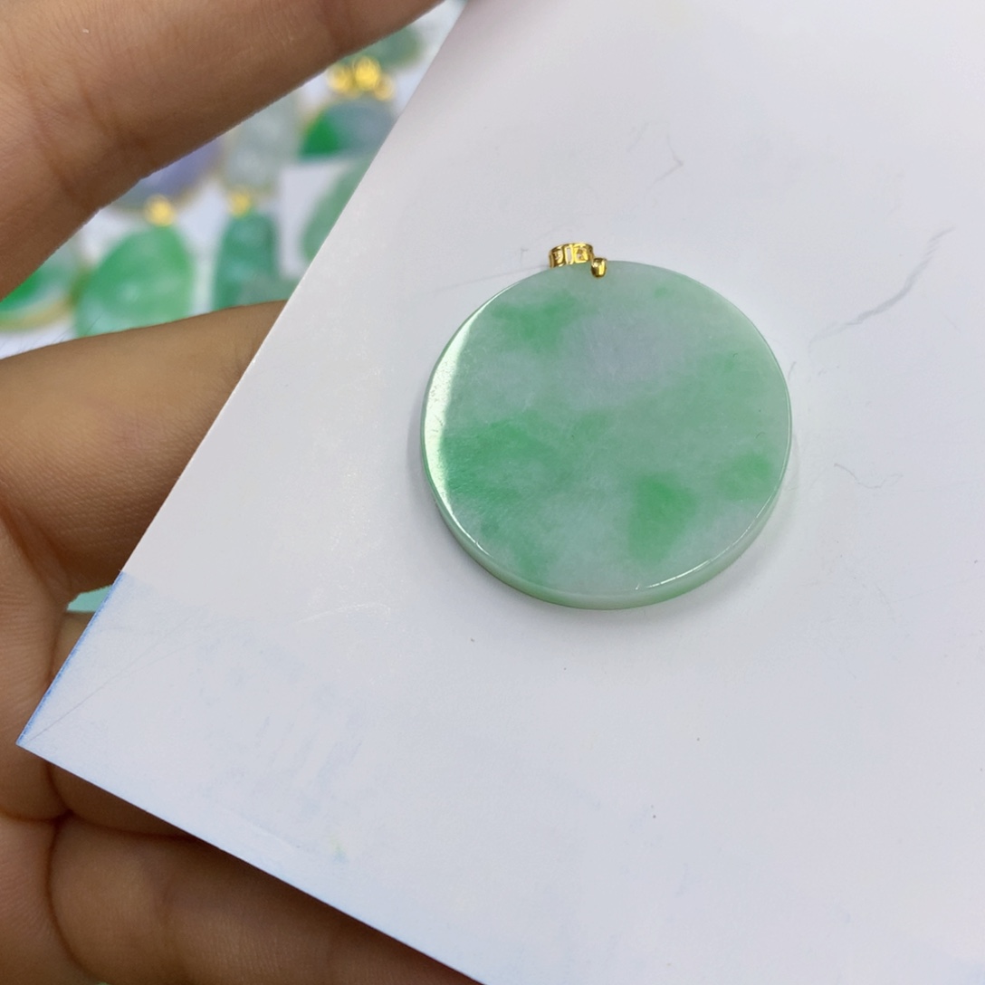 翡翠18K金镶嵌颈饰翡翠