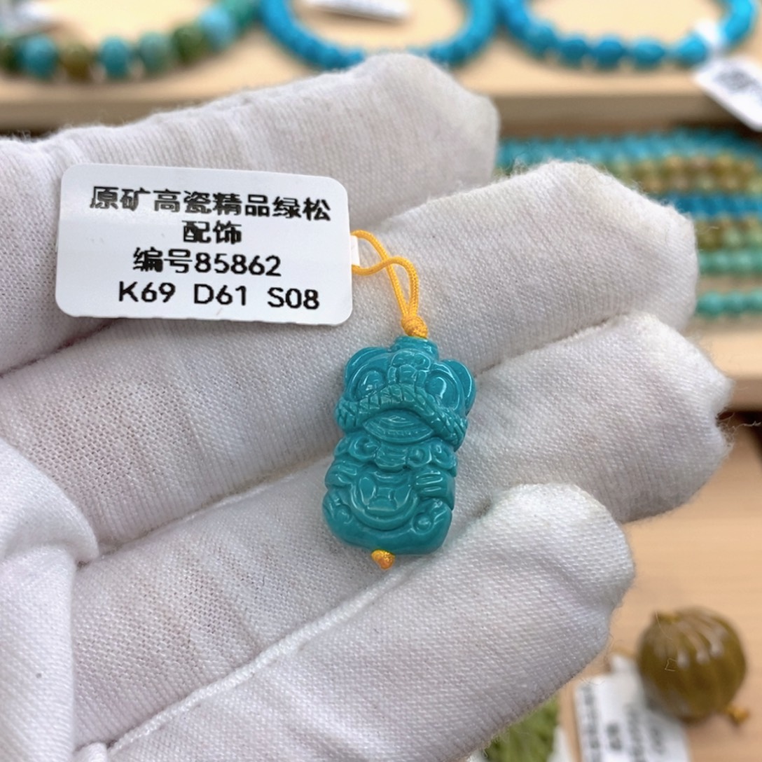 绿松石未镶嵌珠宝奇石