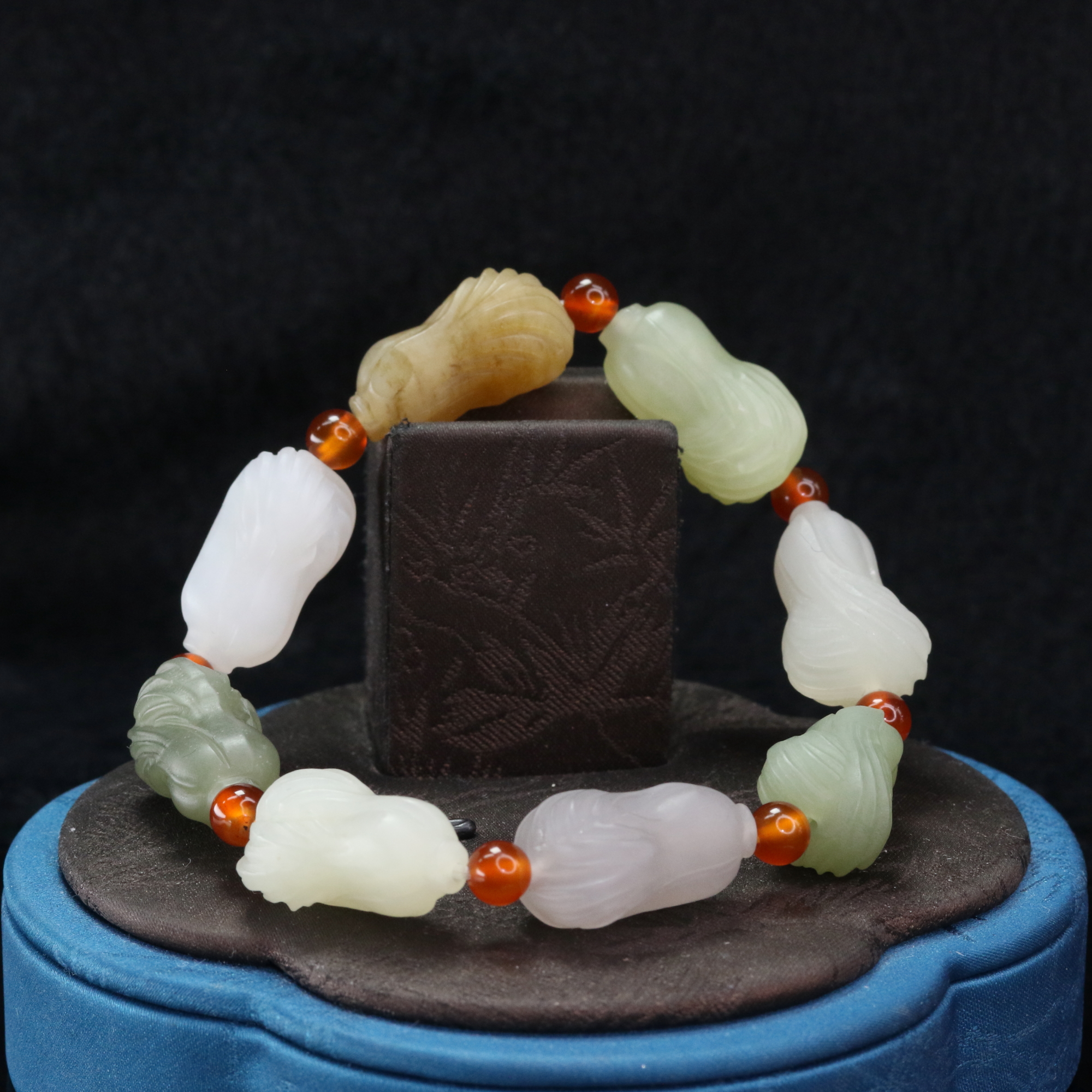 13和田玉多宝白菜手串/101650上海嘉禾拍卖